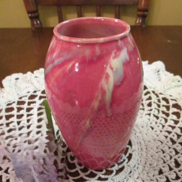 Antique pink flower vase of sprays of blues & white by H&K Tunstall made in Engl - Picture 1 of 9